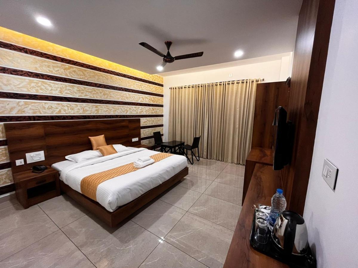 Hotel Woodlark Kattappana Dış mekan fotoğraf